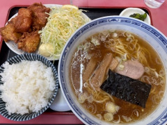 ラーメン屋ってラーメン＋ごはんをセットにしがちだけど⋯