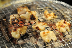 【悲報】モツって腸なんだよな？ウンコ付いてんじゃねーの？