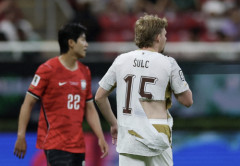 【動画】チェコ－韓国　チェコ選手が韓国選手に掴まれてユニホームがビリビリに破れる