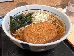 コロッケそばはなぜ人前で食べると恥ずかしいのか？