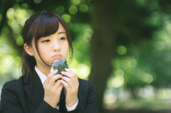 結婚式を1ヶ月半後に控えた頃、何故かいきなり彼氏に冷めてしまった。私「別れて」彼氏「なんで？どうして？俺の何処が嫌いになったの？」→自由になるために海外に行ったら…