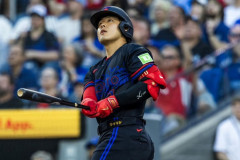 岡本和真.233 14本塁打 40打点 OPS.749