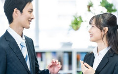 【朗報】後輩「子供が熱出したので退社します」周り「奥さんはどうした？専業主婦だろ？」→