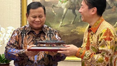 【速報】小泉進次郎｢これ横須賀の戦艦「三笠」の模型｣インドネシア大統領が凄い表情→「これは嫌悪感全開orこれは喜んでる」でネット評価割れる