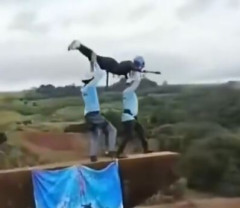 【動画】バンジージャンプ挑戦の女性、作業員が安全ロープをつけ忘れたまま放り投げられて死亡　ブラジル