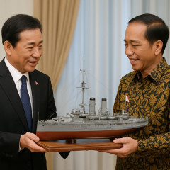 インドネシア大統領に戦艦三笠の模型をプレゼント…   #小泉大臣