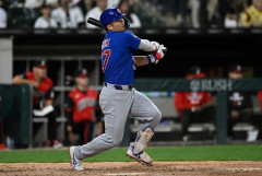 鈴木誠也　守備中に足を負傷し途中交代、WBCで痛めた右膝を気にする素振りも　攻守で躍動もアクシデント