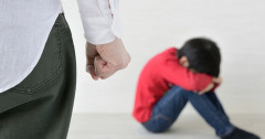 結婚しろとうるさい母親。私を「お前がいなければ」と殴ってたくせに、よくそんなことが口にできるものだな。