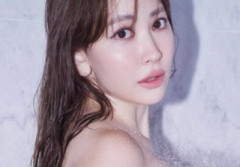 【速報】小嶋陽菜さん、ついに服を着ることをやめてしまうwwwww