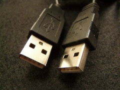 Type－AのUSBって一回差し間違えるまでどっちが表か裏か確定していないよな