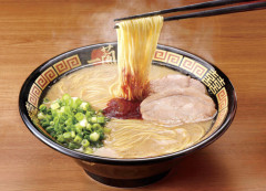 【大悲報】一蘭のクソガキ優遇策にラーメンファンブチギレ😡