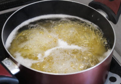 【悲報】「パスタ茹でるときお湯に塩を入れる意味」、お前らの31.8％が答えられないwwwww