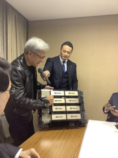【悲報】革ジャンさん、日本飛ばしｗｗｗｗｗｗｗｗｗｗ
