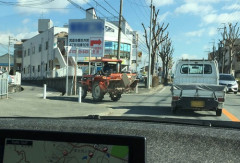 【画像】サンデードライバー俺「何か混んでるな…事故か？チャリカスか？ん…！？」
