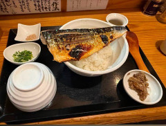 【画像】東京のさば飯VS青森朝市の焼き鯖