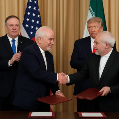 米イラン、戦闘終結の覚書で合意 トランプ氏「ホルムズ開放を承認」   #国際 |  事実上のイラン勝利か