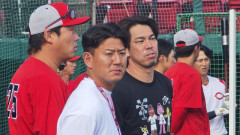 カープvs楽天戦に全裸の『不審者』乱入ｗｗｗ