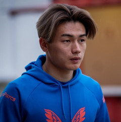 【悲報】日本代表さん、オランダの上田潰しにガチで苦しむ・・・・・・・・・