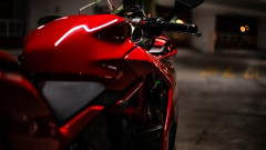 スーパースポーツバイク乗ってる人いる？