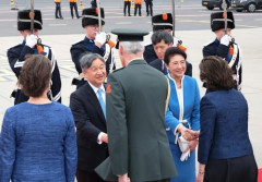 【朗報】天皇皇后両陛下、オランダ王室と代表マフラー姿で日本戦観戦ｗｗｗｗｗｗｗｗｗｗ