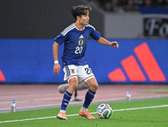 【悲報】久保建英さん、W杯初戦で左膝を痛め車椅子で会場を後にしてしまう