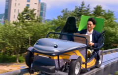 「ジェットコースターに乗りながらZoom会議したらバレるのかやってみるわｗ」→ヤバすぎる光景がこちらｗｗｗｗｗ