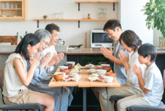 育ちの悪さって飯の食い方に全部出るよな