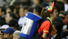 【速報】韓国のフェミニストに野球場のビール売り子が女性憎悪的だと指摘されるｗｗｗｗ