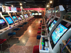 昔のゲームセンター「麻雀ゲームに勝つと女の子が服を脱いでいきます」