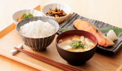 【研究】日本人の食事は4パターン、「休日朝食抜き」「間食多め」「夕食早め」……あなたはどれ？　東大など論文発表