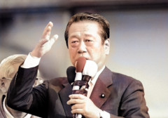 小泉防衛大臣、インドネシア大統領に戦艦「三笠」模型を贈呈 → 小沢一郎氏「被害国にあげる必要ない！狂ってる！」 → ﾈｯﾄ「この大統領は著書で東郷平八郎を大称賛…」
