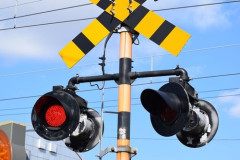 【戦慄】踏切に閉じ込められパニックになり死亡・・・・・・・・・