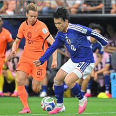 【動画】日本代表が苦しんだ一因はオランダの“上田潰し”…オランダリーグ得点王はポストプレーヤーとして十分に機能しなかった