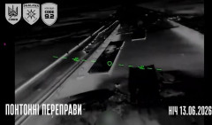 ロシア軍工兵が突貫で作った浮き橋が速攻でバラバラに！