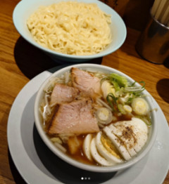 新宿駅近くで上手いラーメン屋教えろ!!!
