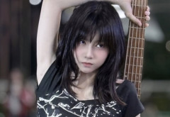 【動画あり】タイのベーシストの女の子、可愛い顔に楽しみお乳すぎるwwwww🇹🇭