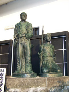 【悲報】白虎隊「城落ちたっぽいから腹切るか」←こいつらが美談扱いされてる理由・・・・・・・・・