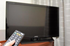 【悲報】「テレビ離れ」の本当の意味、ガチでヤバすぎる。日本人の2人に1人がテレビで『アレ』を見ていた・・・