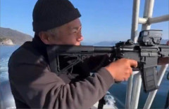 【悲報】海賊になりたい配信者さん、漁師に向かってガスガンを撃ちまくる・・・