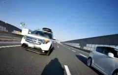 バイク乗り「玉突きが怖いからスリ抜けしてる」