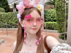 鬼滅声優・鬼頭明里さん、USJへ遊びに行ったファッションがすごい 一着100万しそう
