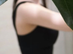 【朗報】本田望結さん、豊満な横乳を披露してしまう