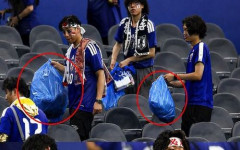 ワールドカップのスタジアムでゴミ拾いをする日本人、「気持ち悪い」という意見も。みんなはどう思う？