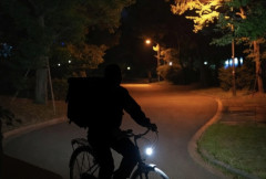 【悲報】コーラ1本頼んで配達しにきた男をナイフで脅し17000円強盗した大学生と高校生逮捕・・・