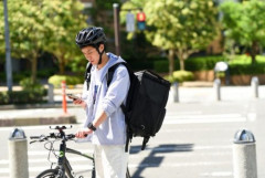 【悲報】コーラ1本頼んで配達員さんをナイフで脅し17000円強盗した大学生さんと高校生さん逮捕・・・・・・・・・
