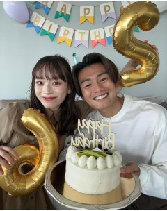 【悲報】日本代表FW上田綺世さんの妻、ガチでえぐい美人すぎるｗｗｗｗｗｗｗｗｗｗ