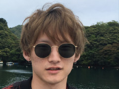 【朗報】八田與一容疑者、詰む　新たな写真公開　全身とサングラス姿