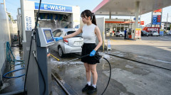 【信じるぞ？】洗車後、クルマを拭かなくて良い洗車機があるらしい‥‥水垢が残らない「純水洗車」