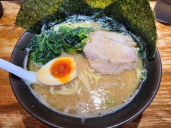 家系ラーメン屋でほうれん草マシマシマシマシにしたんやが
