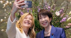 【画像】高市早苗さん、ハグが激しすぎてメローニ首相ドン引き